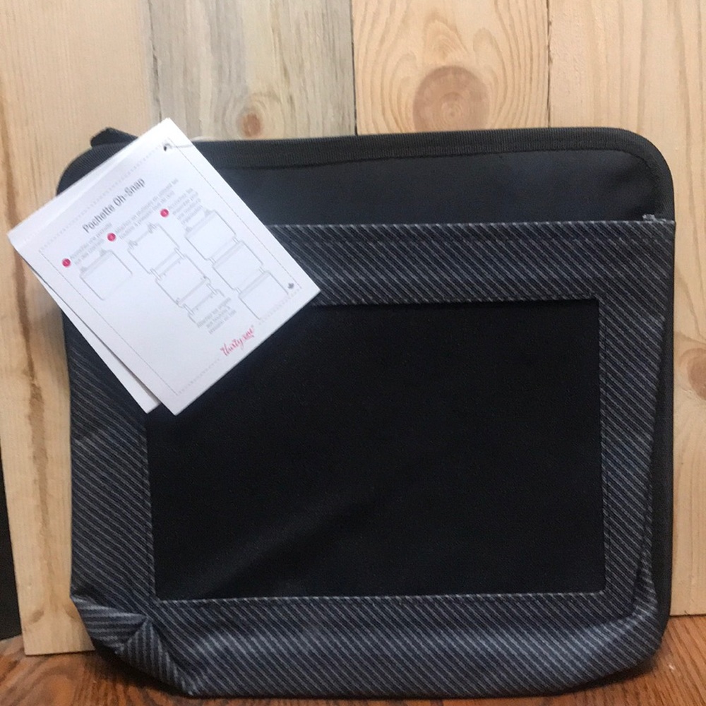 Thirty-one snap pockets